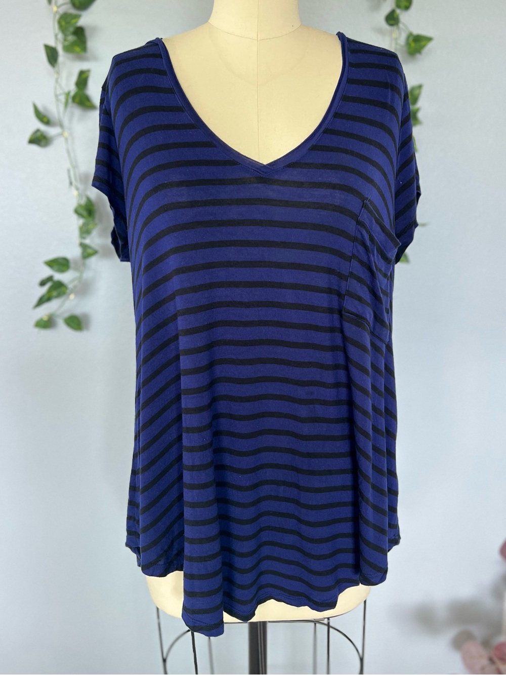 H by Bordeaux French Minimalist Rayon Knit Striped V-Neck Pocket Tee Size M Blue